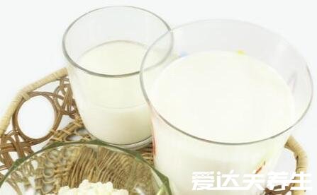 喝牛奶的最佳時(shí)間，早上一杯牛奶元?dú)鉂M滿一整天