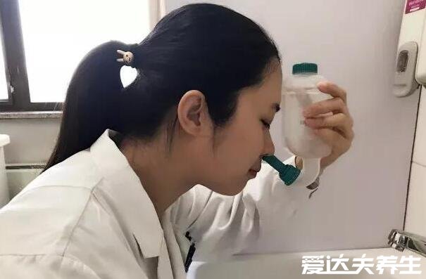 女生防止打呼嚕小竅門，選擇合適的枕頭側(cè)臥睡