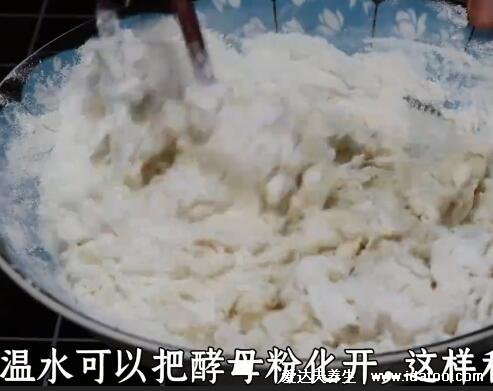 發(fā)面饅頭怎么做又軟又香，加了豬油和白糖(用溫水化酵母粉)