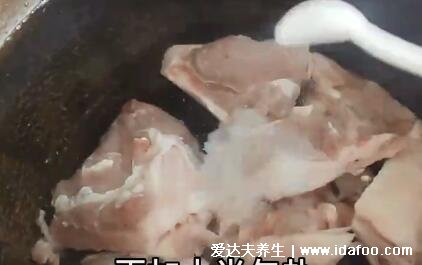 香榧怎么吃，試試和排骨一起燉的做法(食材簡單但營養(yǎng)不低)