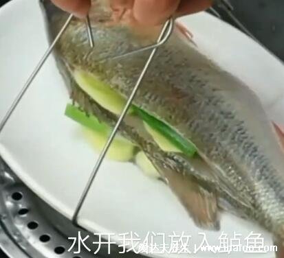 清蒸鱸魚蒸魚要多久，水開后可蒸12分鐘(附做法視頻)