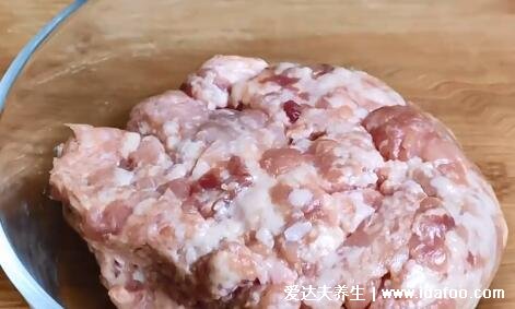 豬肉餃子餡怎么調(diào)好吃，6個(gè)步驟做出基礎(chǔ)餡(蔬菜現(xiàn)吃現(xiàn)包)