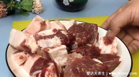 豬肉大蔥餃子餡怎么調(diào)好吃，在家直接調(diào)不用放料酒(附視頻做法) 