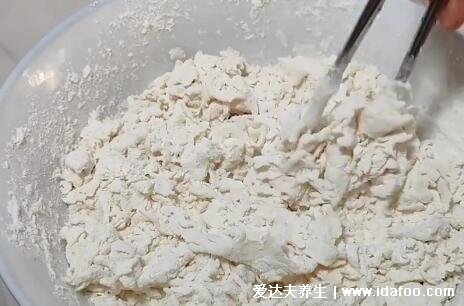 餃子皮怎么做才能又軟又筋道，面粉加鹽6個(gè)小技巧(新手也可以)  