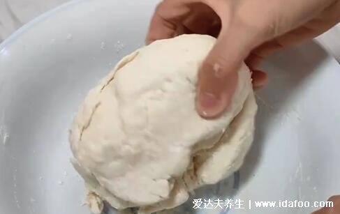 餃子皮怎么做才能又軟又筋道，面粉加鹽6個(gè)小技巧(新手也可以)  